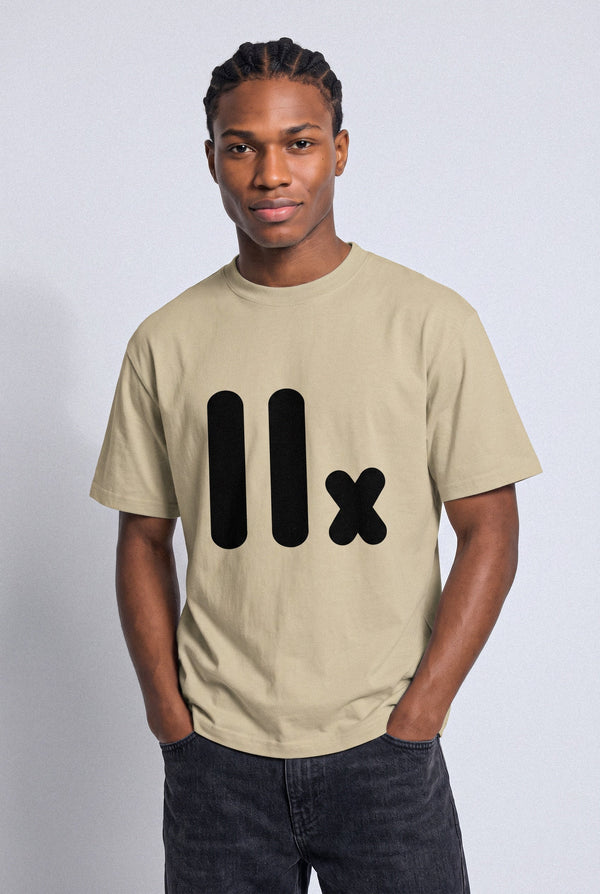 T-shirt oversized IIx Faded Khaki porté